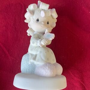 Vintage Precious Moments Figurine no box: Smile, God Loves You - 1981 Collectibl